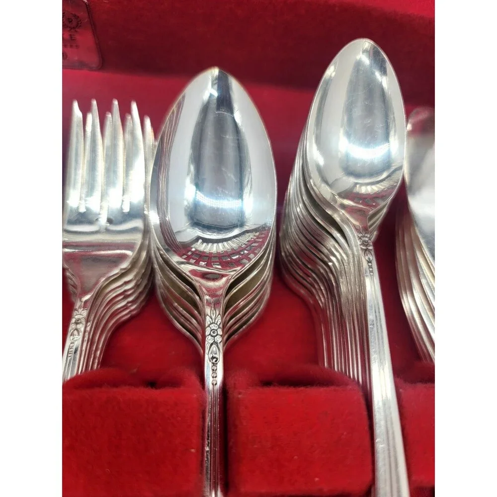 Vintage 1881 Rogers 40s Oneida Plantation Silverware Set of 62 Pieces